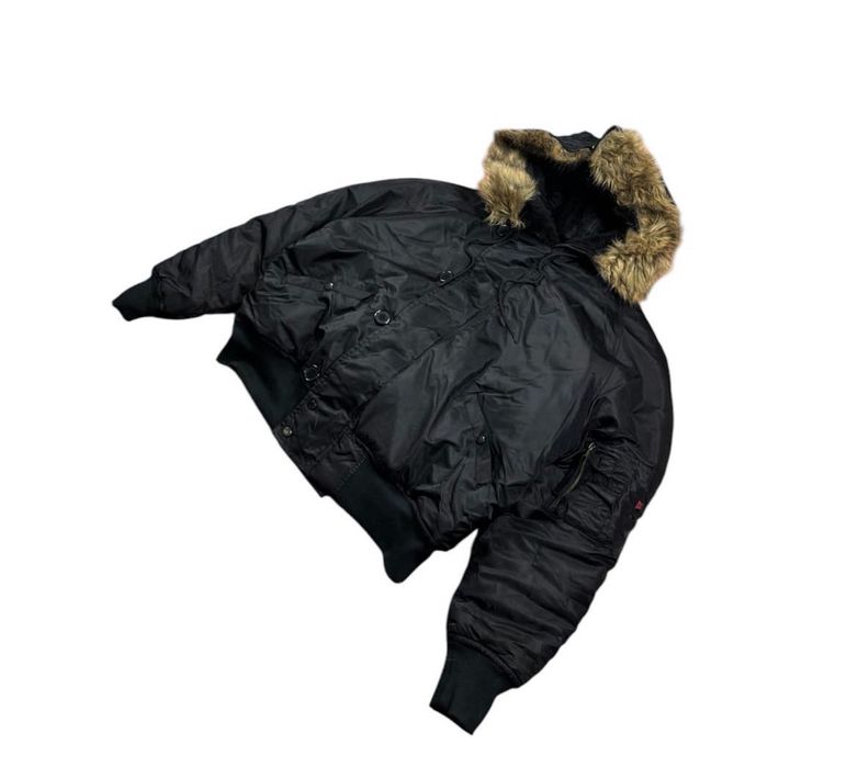 Теплий бомбер, з хутром на капюшоні