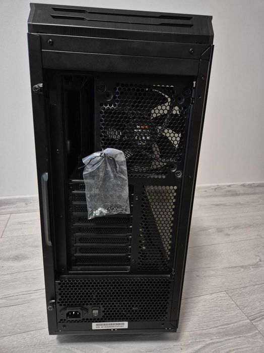 Преміум корпус велетень be quiet! Dark Base 900 Pro Rev.2 з бездротовою зарядкою. Можлива реверсна збірка