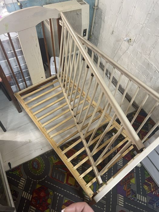 дитяче ліжечко з матрасом