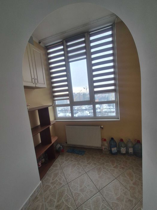 Укомплектована 3-кімнатна квартира в обжитому будинку.