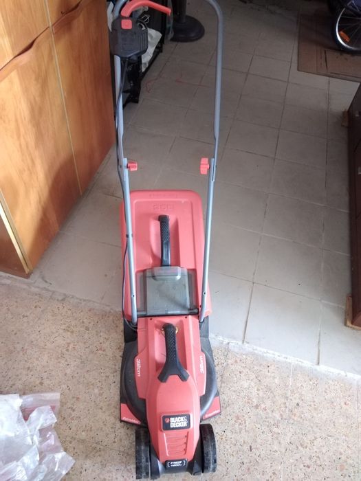 Corta relvas black&decker