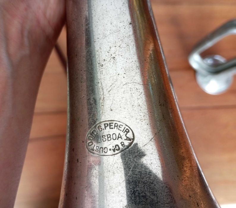 Antigo tambor baquetas e duas cornetas Mocidade Portuguesa