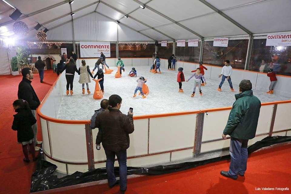 carrossel parisiense, pista de gelo, rampa de boias, borboleta gigante, canhão de neve