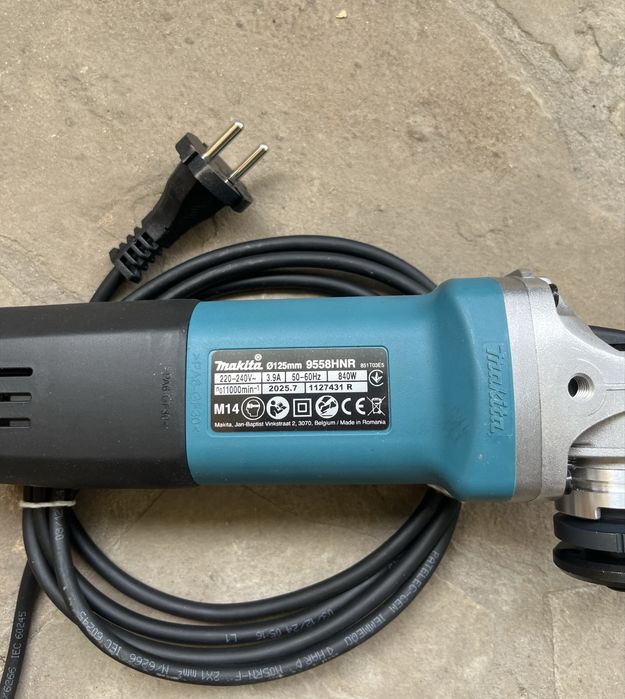 Кутова шліфмашина (болгарка) Makita 9558HNRG