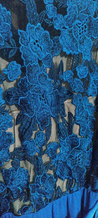 Vestido de festa com top de renda