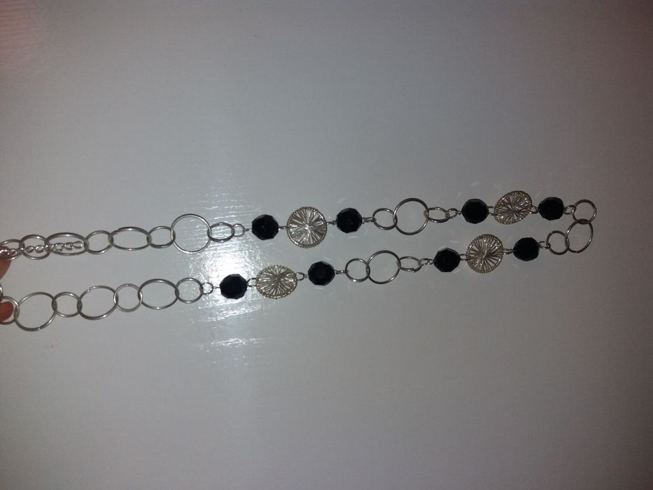 Colar nas cores preto e prata