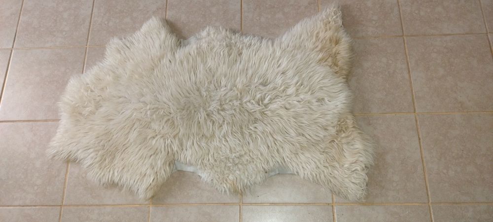 Dywaniki, naturalne skóry z owiec