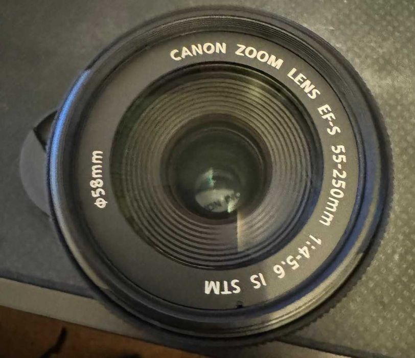 Objetiva Canon EF-S 55-250mm F4-5.6 IS STM