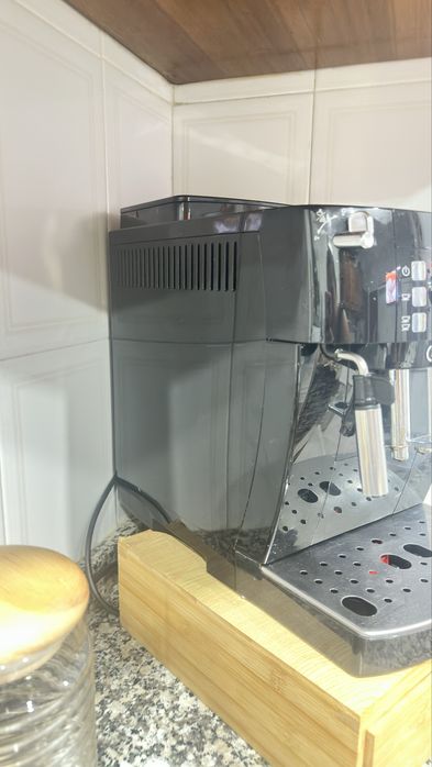Vendo máquina de café da Delongi