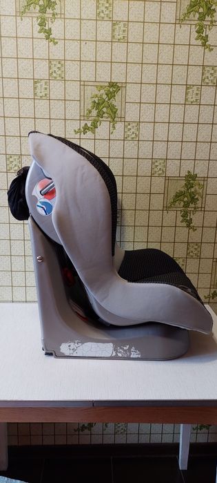 Автокресло детское Chicco artsana universal 9-18 кг
