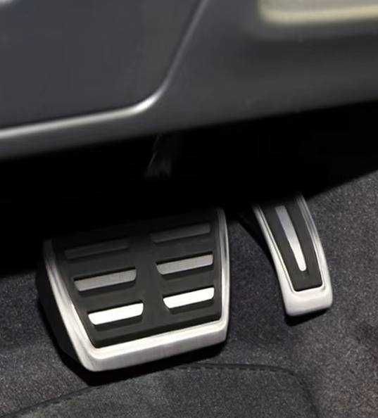 Nakładki metalowo/gumowe na pedały samochodowe do Audi
