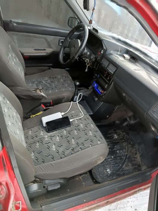 Продам мазду 323