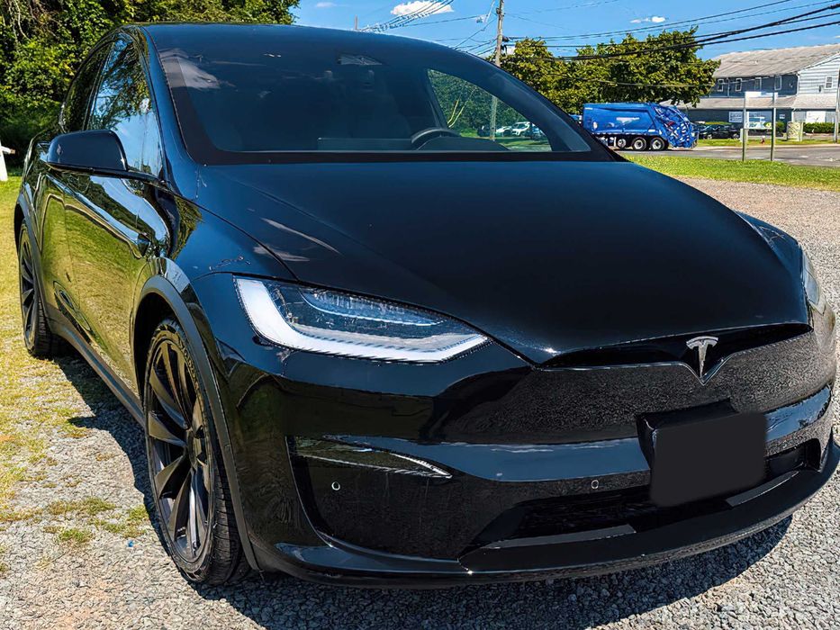 Tesla Model X Plaid      2022