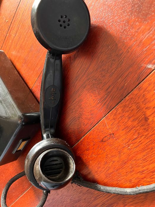 Stary, czarny telefon RWT