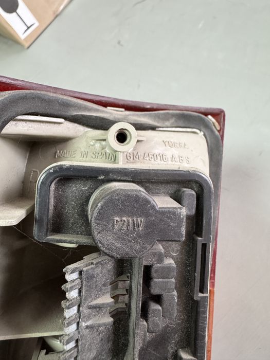 Фонарь задній правий opel astra f kombi