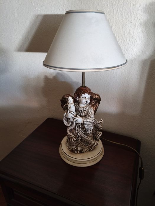 Candeeiros com figuras