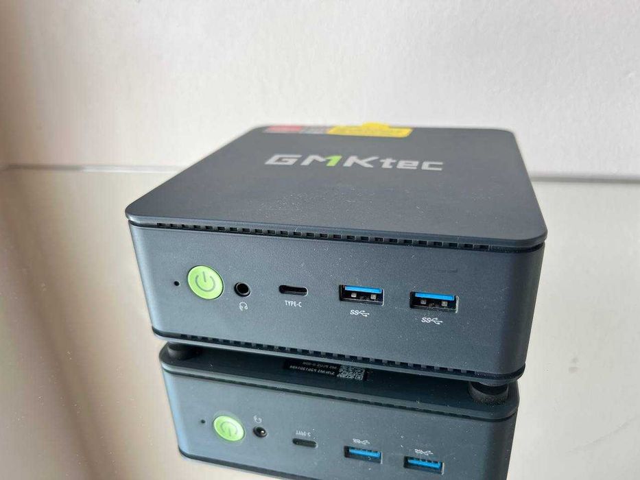 Gotowy zestaw do pracy: Mini PC GMKtec NucBox M5 Plus (Ryzen 7, 32GB RAM, 1TB SSD) + 2 monitory Vilux