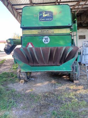 Kombajn John Deere  plus heder