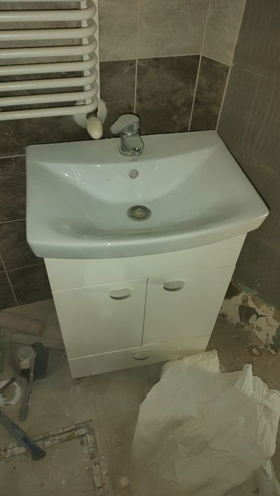 Umywalka wraz z szafką