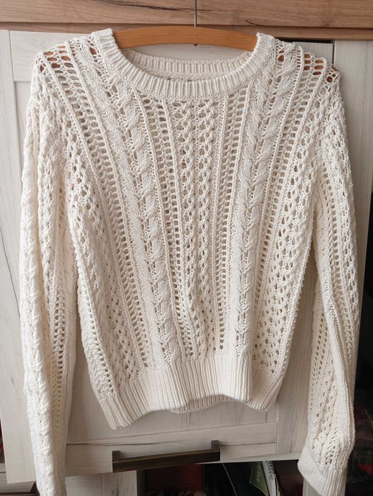 Sweter XS dziurkowany