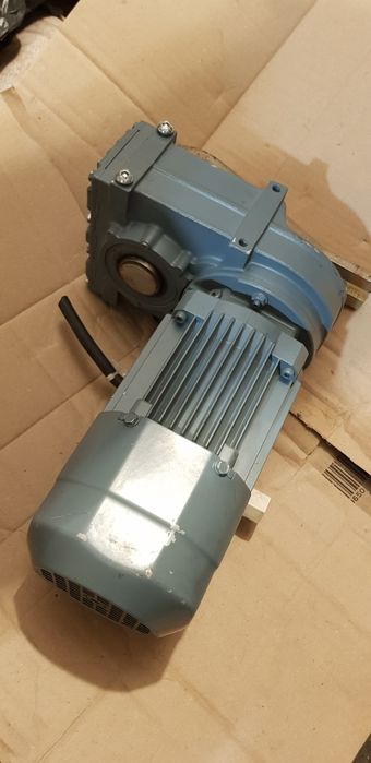 Мотор-редуктор SEW-EURODRIVE FA27B DR63S4/BR 0.12 кВт, 1380/9.8 об/хв