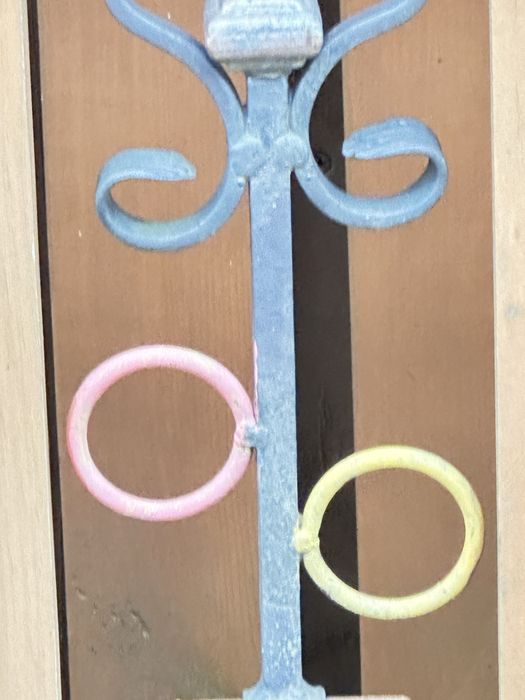 Kure elementy do ogrodzenia