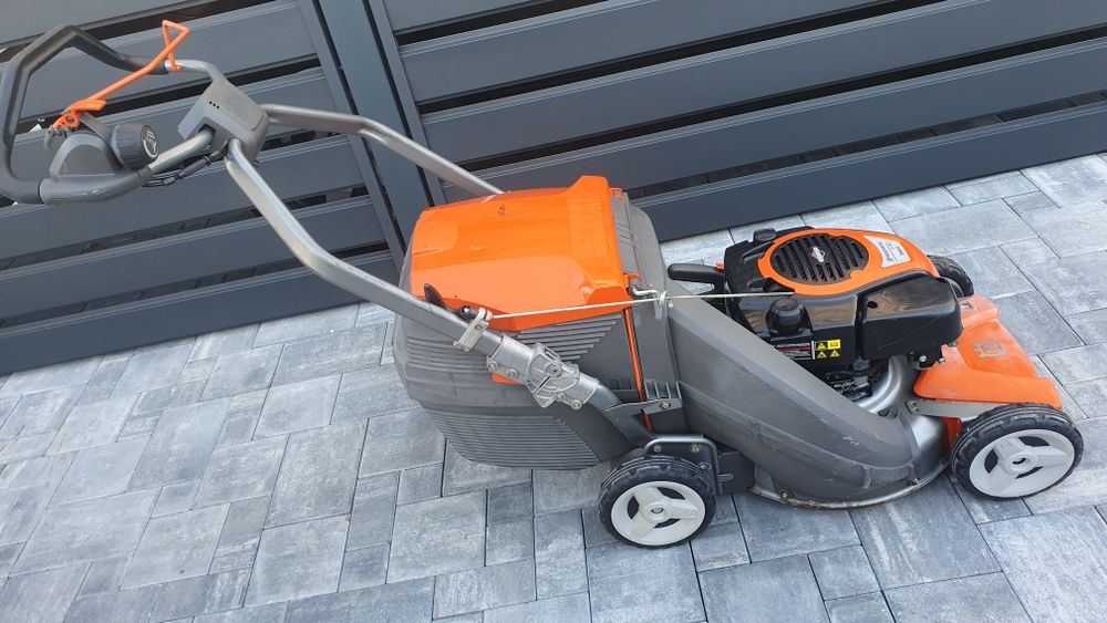 Kosiarka spalinowa z napędem Husgvarna LC 48 e