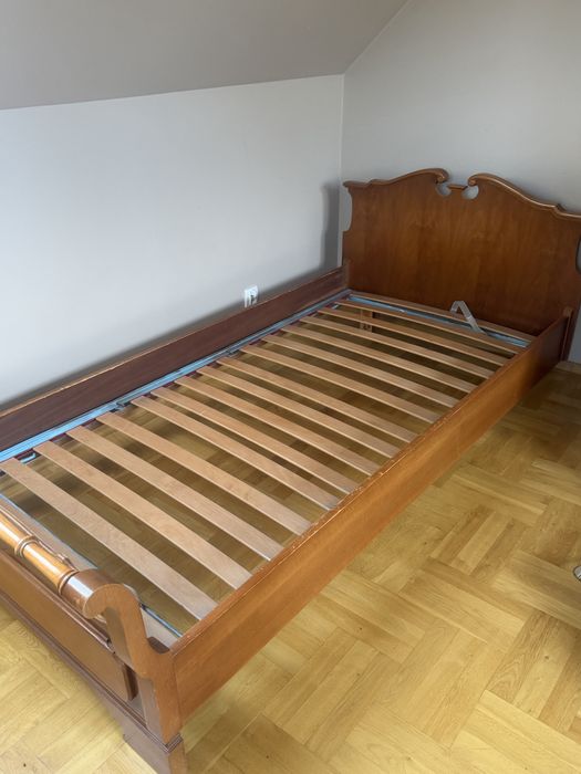 Łóżko antyczne z masywnego  drzewa