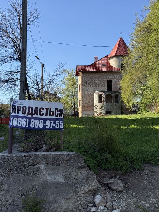 Незавершений цегляний будинок в м.Калуш