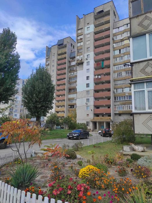 Продам простору 2-х кімнатну  квартиру в Каневі. над Дніпром