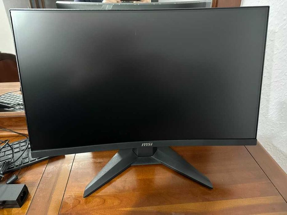 MSI Mag 244C Curvo 180Hz