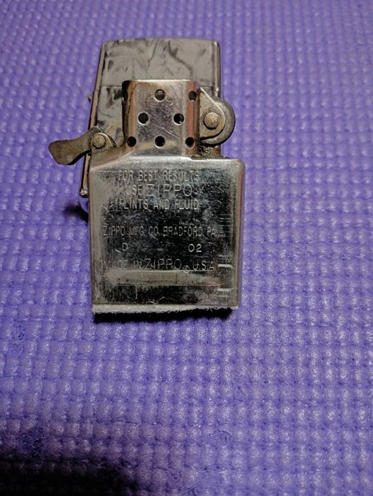 Зажигалка бензиновая Zippo.