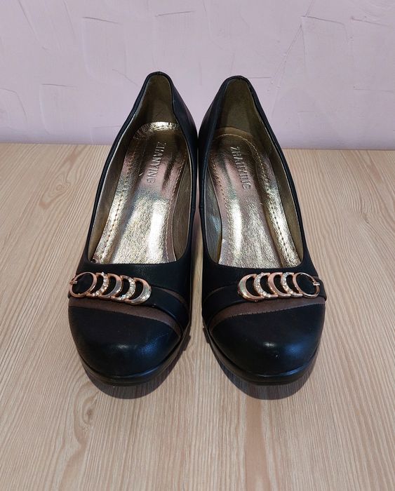 Туфлі на танкетці