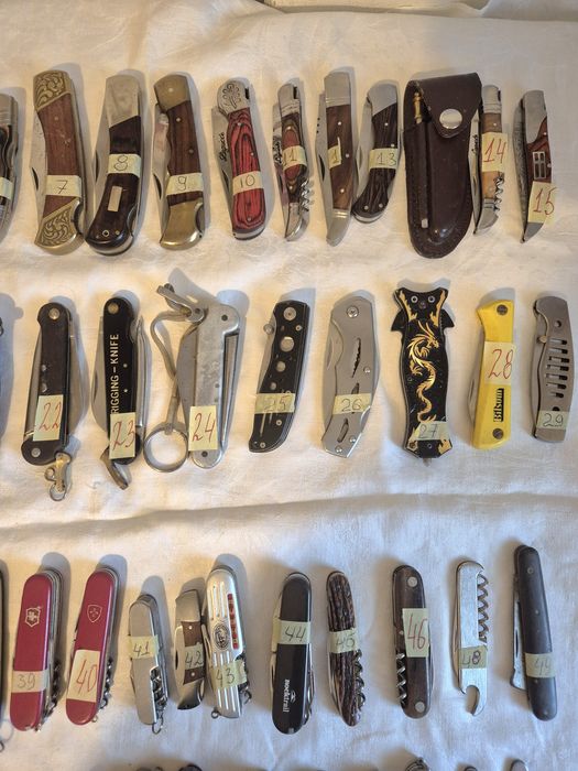 Продам коллекцию  ножиков