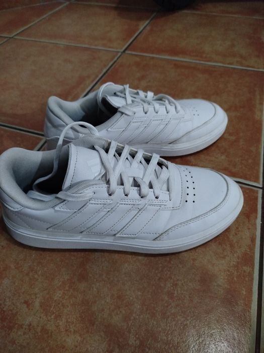 Tênis da adidas usada