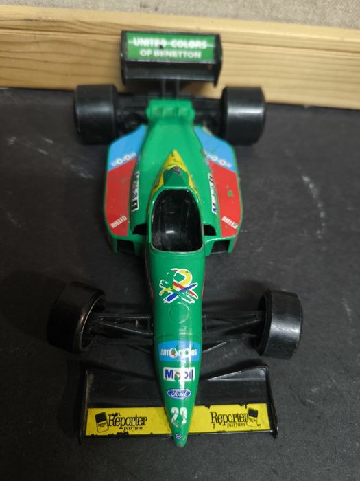 Carro de Corrida SANYO
Miniatura de carro de corrida com detalhes de p