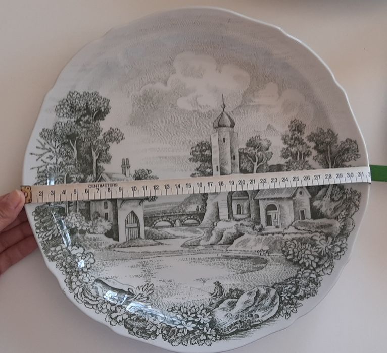 2 pratos grandes e 1 travessa