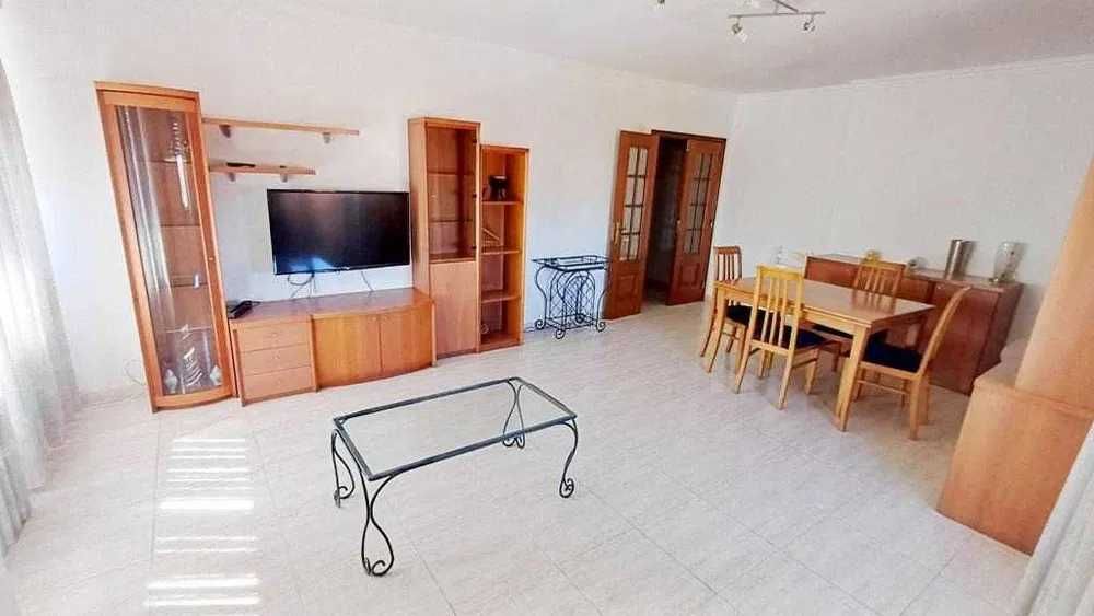 Mobília de Sala de Jantar Moderna e Elegante - Cerejeira