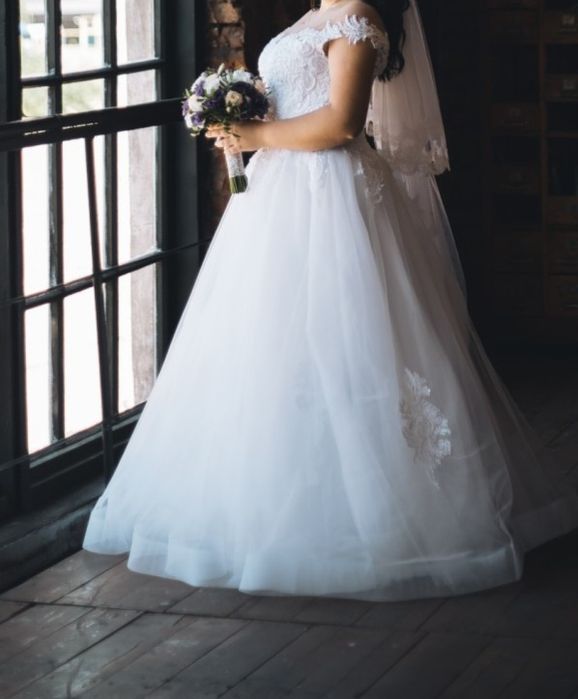 Продам весільну сукню