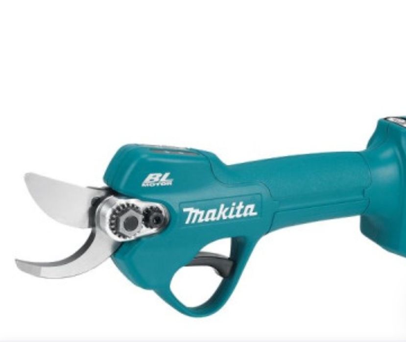 Акумуляторний секатор makita up100dz