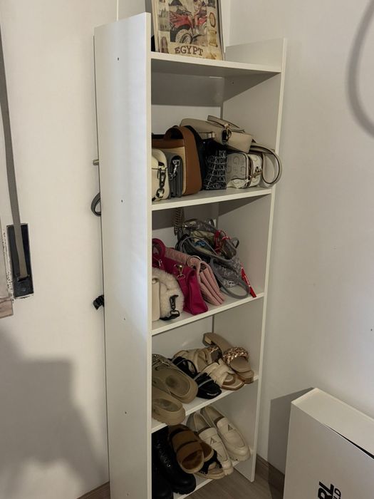 Secretária, Roupeiro, Estante, Poltrona