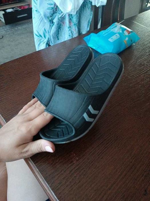 Klapki Hummel czarne