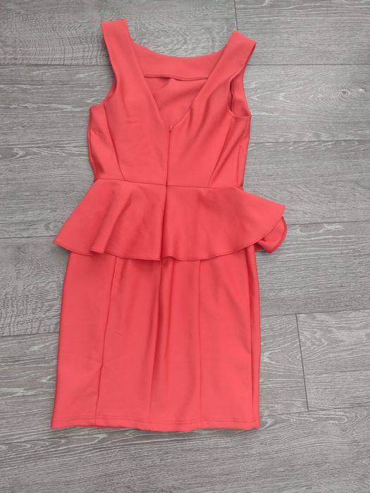Elegancka czerwona sukienka