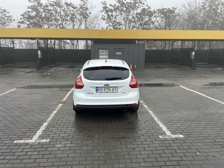 Ford Focus 3 хэтчбек 2012 1.6 газ/бензин