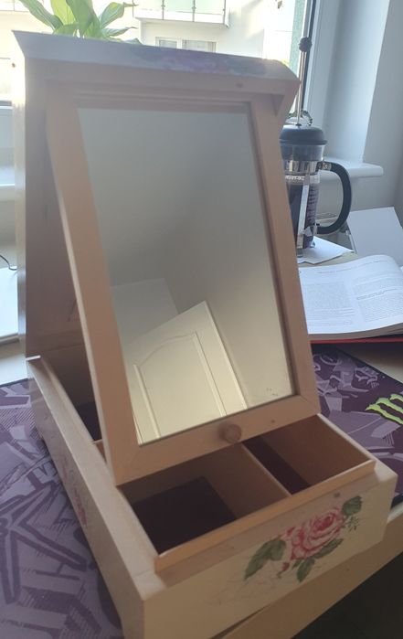 Szkatułka na biżuterię