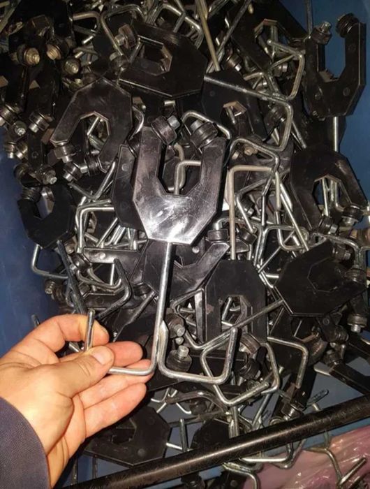 Вешалка на роликах , вешалки на роликах вішаки передвижные крючки