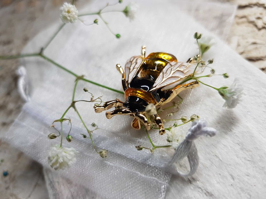 Elegancka broszka pszczoła nowa