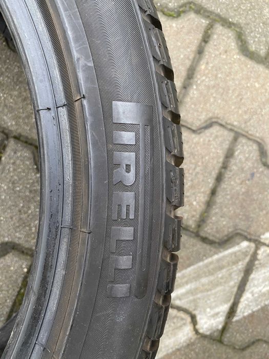 Sprzedam komplet 4 opon zimowych Pirelli Sottozero