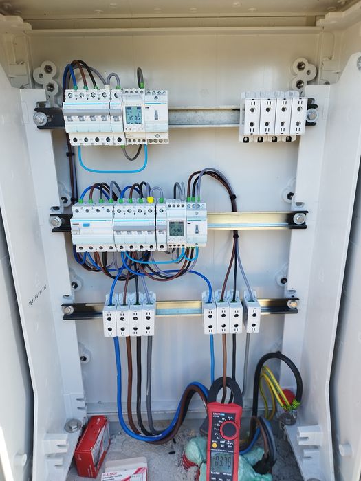 Reparação e instalação em Climatização e Energia.