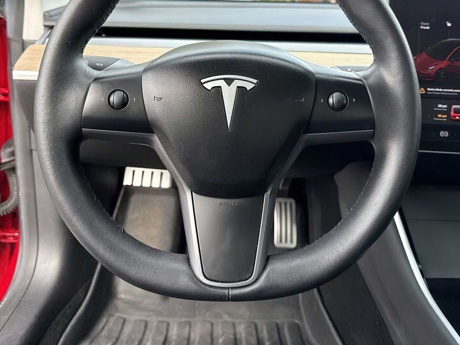 Tesla Model 3 Long Range      2019